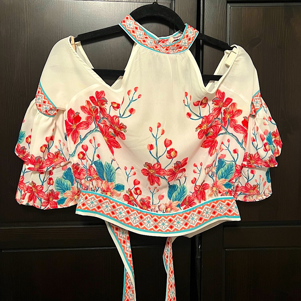 Summer blouse! Cold shoulder style
